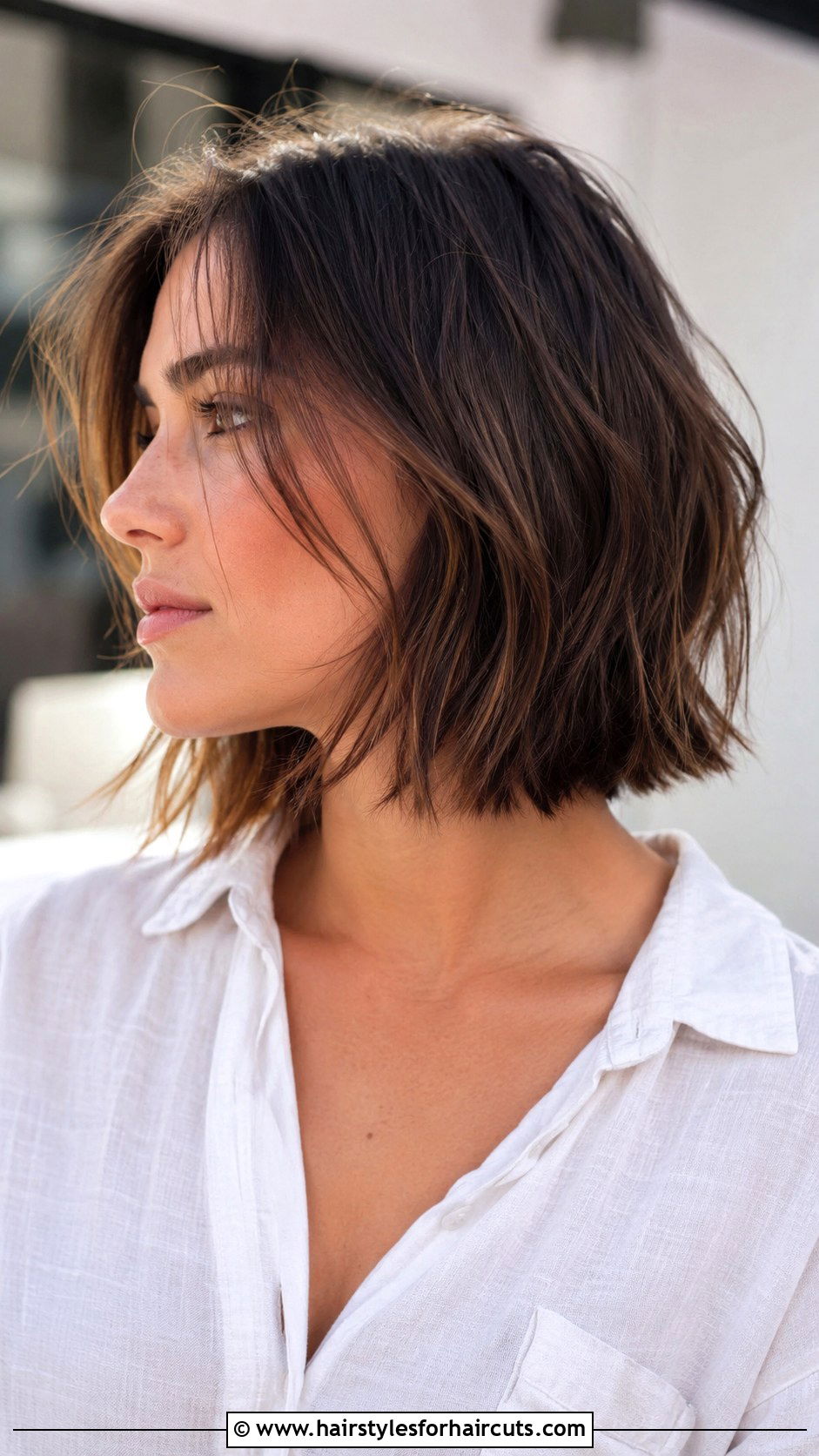 Wispy Ends Lob Haircut - 25 haircuts for round faces and thick hair - 25 haircuts for round faces and thick hair