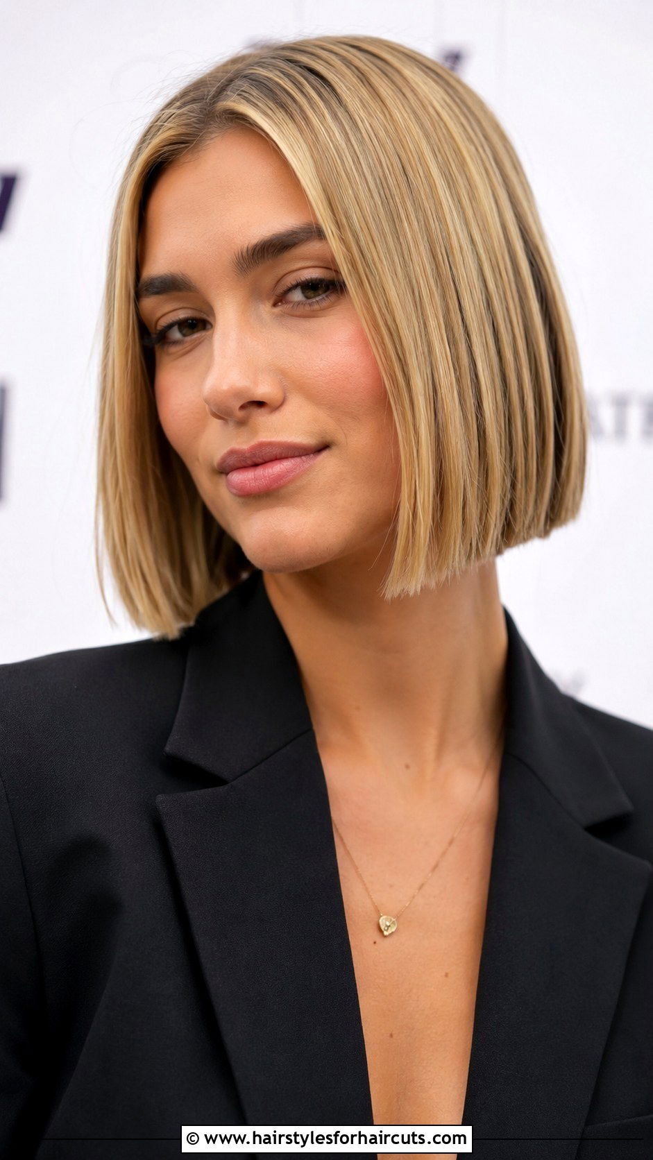 Y2K Blunt Cut Bob - 25 y2k hairstyles for short hair - 25 y2k hairstyles for short hair
