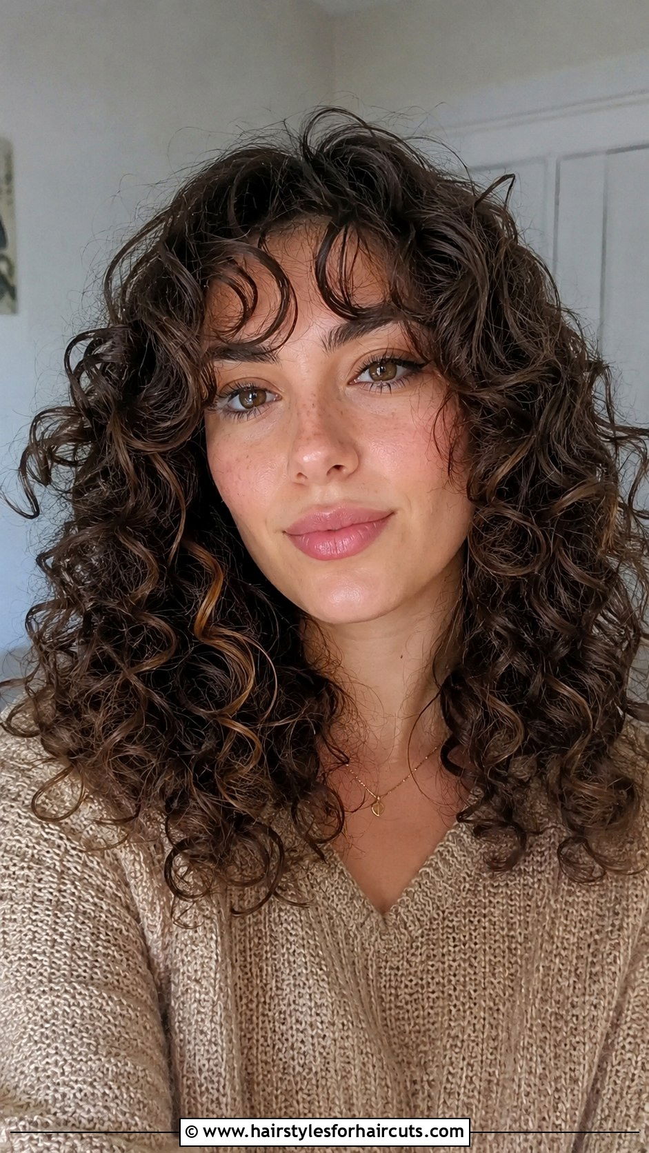 Y2K Curtain Bangs Curly Hair - 25 y2k hairstyles for curly hair - 25 y2k hairstyles for curly hair